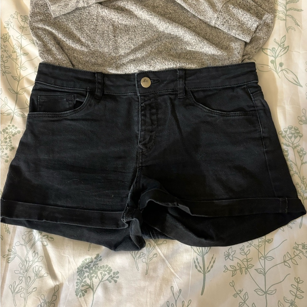SOLD Cute black Jean shorts - Picture 2 of 3